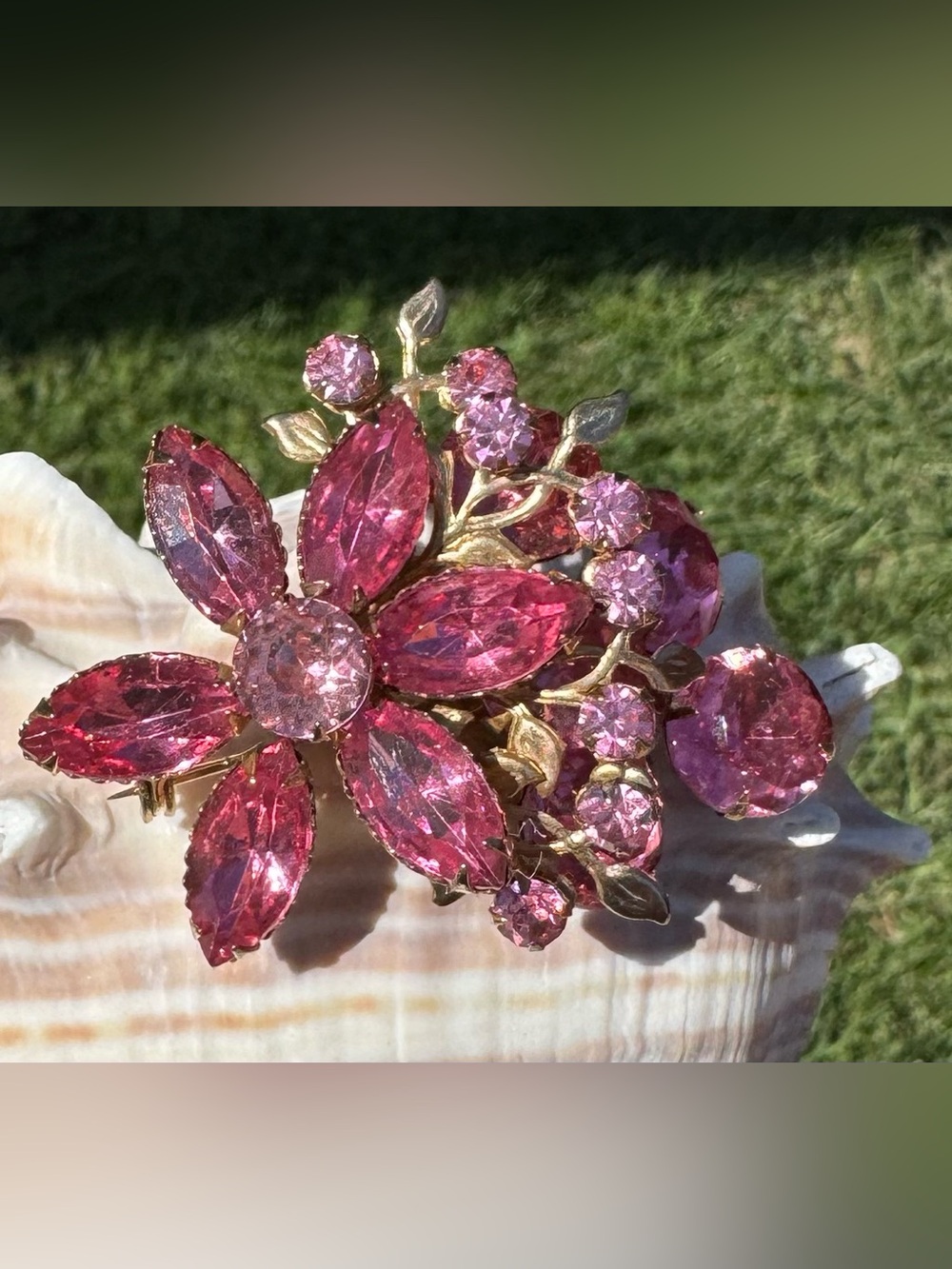 Juliana / DeLizza & Elster (D&E) – Pink Crystal Flower Brooch